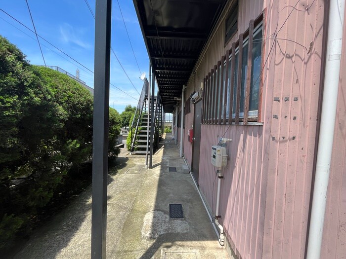 物件外観写真2　(エントランス部分)