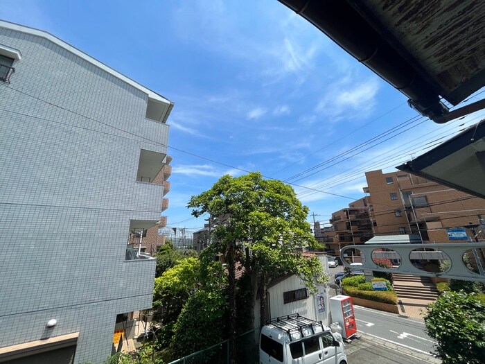 物件内観写真16　(室内からの展望)