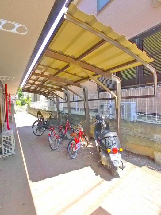 物件外観写真5　(駐輪場)