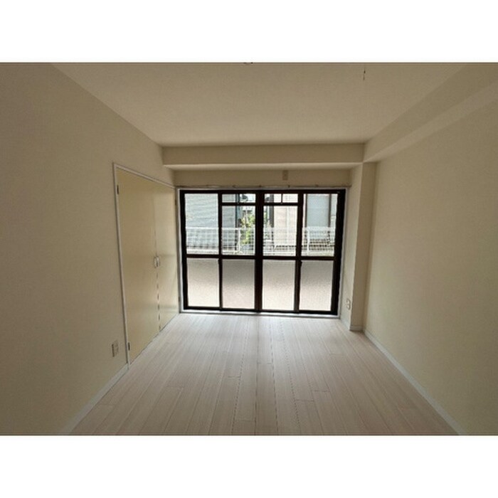 物件内観写真10　(室内からの展望)