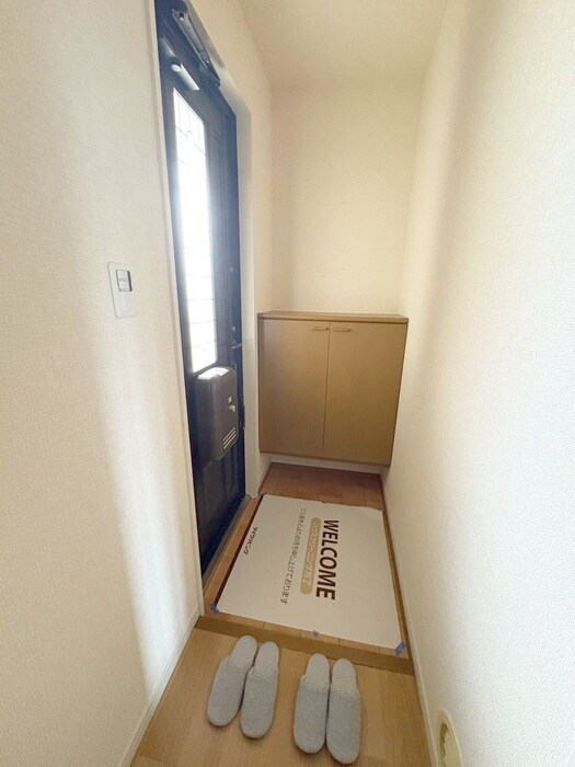 物件内観写真13　(玄関)