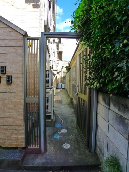 物件外観写真3　(エントランス部分)