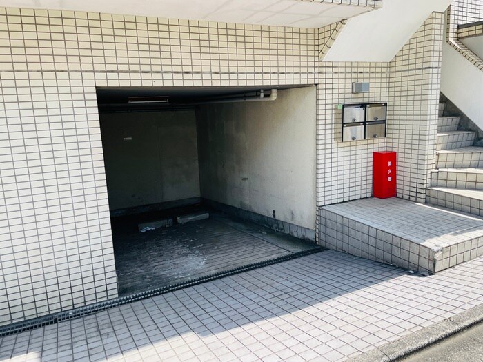 物件外観写真2　(駐車場)