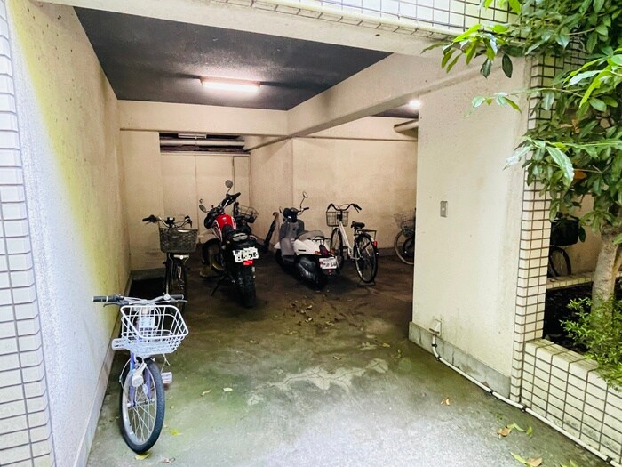 物件外観写真3　(駐輪場)