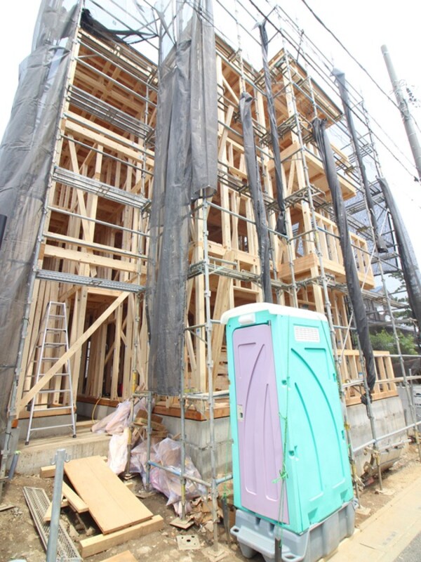 建築中
