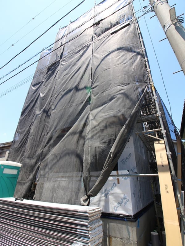 建築中