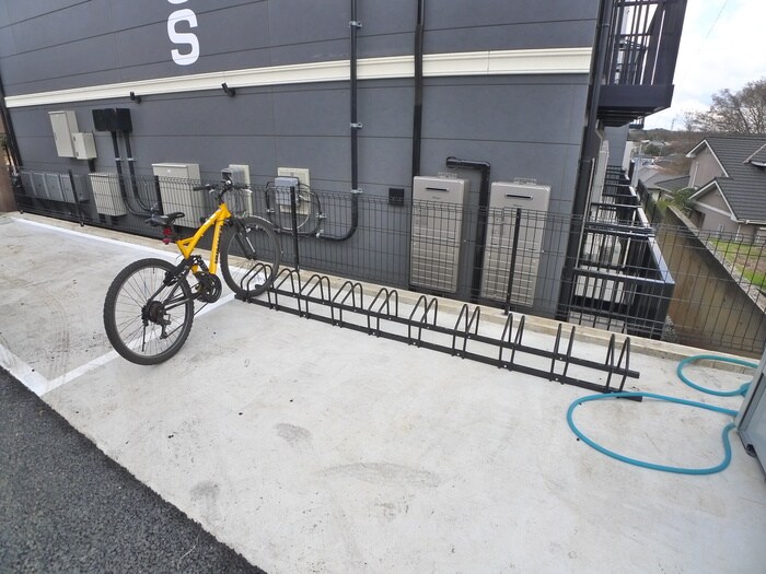 物件外観写真5　(駐輪場)