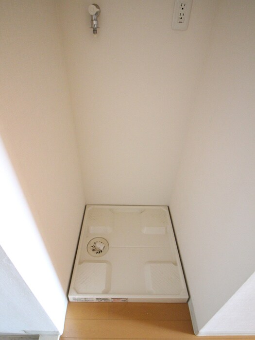 物件内観写真14　(洗濯機置場)