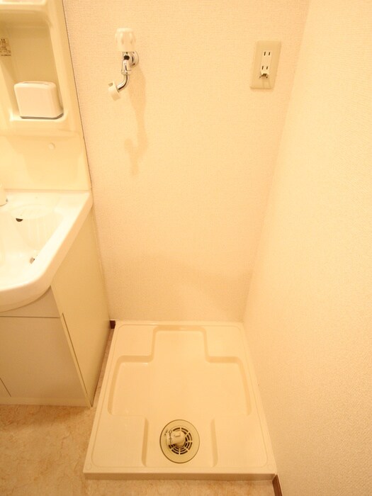 物件内観写真16　(洗濯機置場)