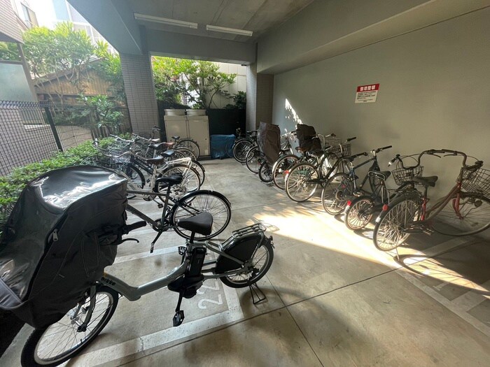 物件外観写真6　(駐輪場)