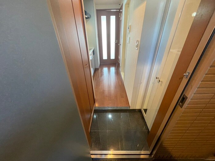 物件内観写真16　(玄関)