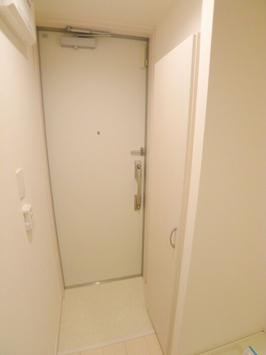 物件内観写真16　(玄関)