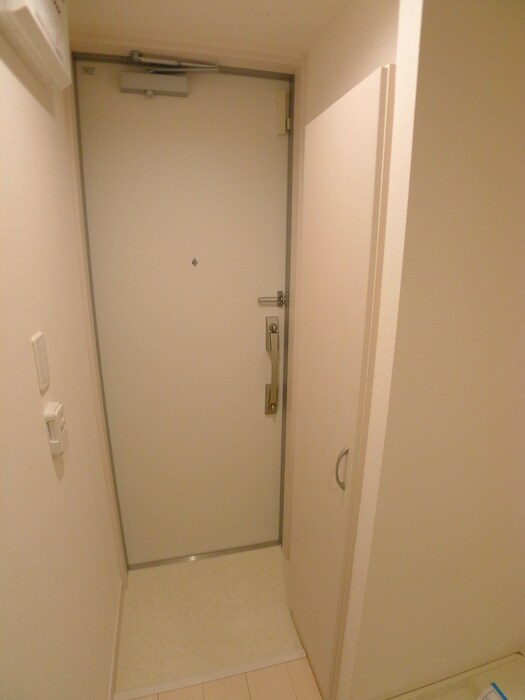 物件内観写真16　(玄関)