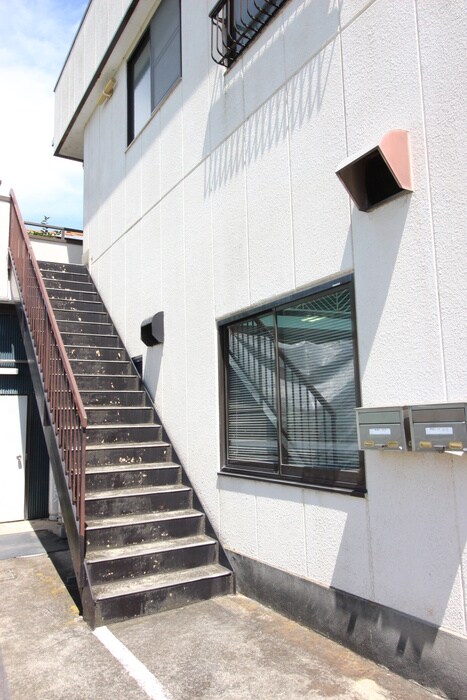 物件外観写真4　(エントランス部分)