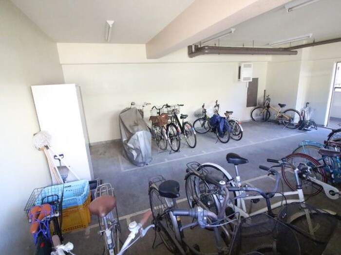 物件外観写真6　(駐輪場)