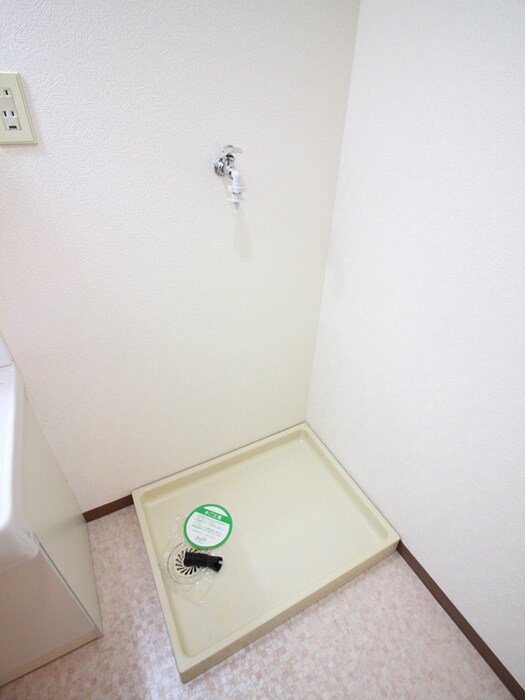 物件内観写真12　(洗濯機置場)