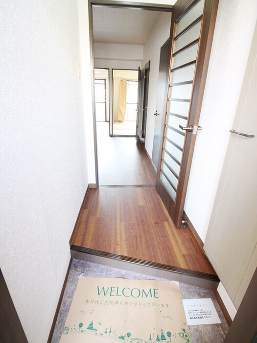 物件内観写真13　(玄関)
