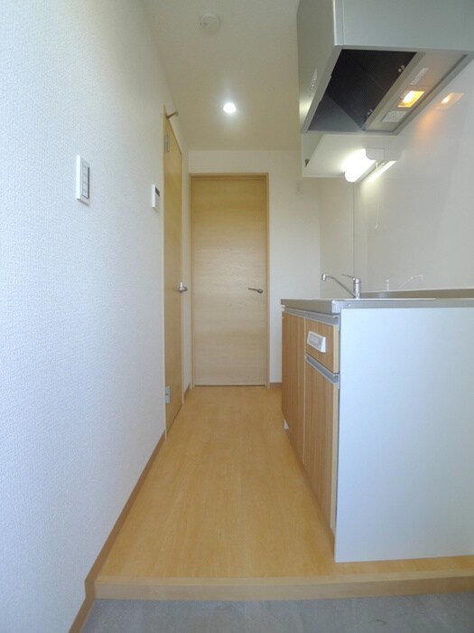 物件内観写真2　(玄関)