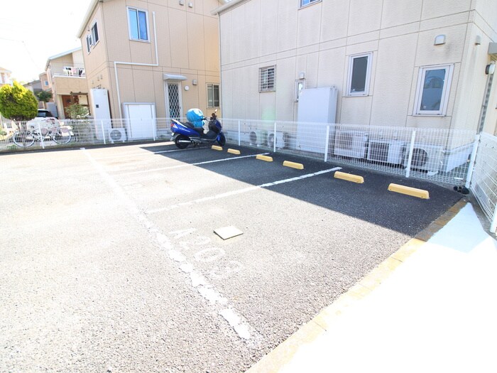 物件外観写真4　(駐車場)