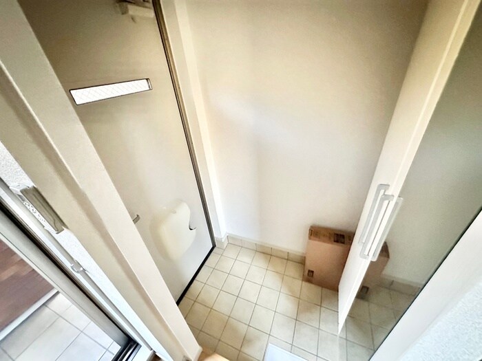 物件内観写真10　(玄関)