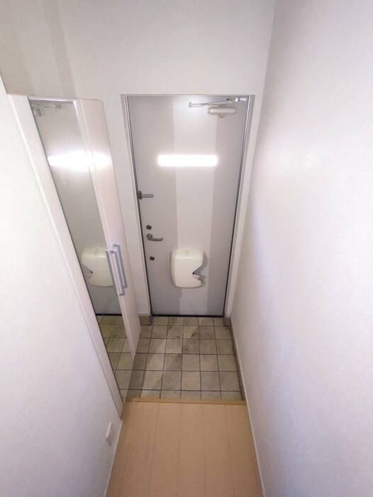 物件内観写真18　(玄関)