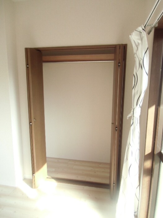 物件内観写真13　(収納)