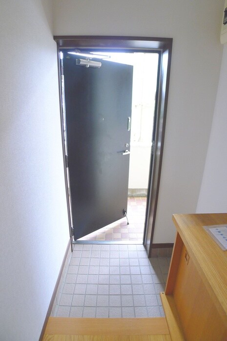 物件内観写真17　(玄関)