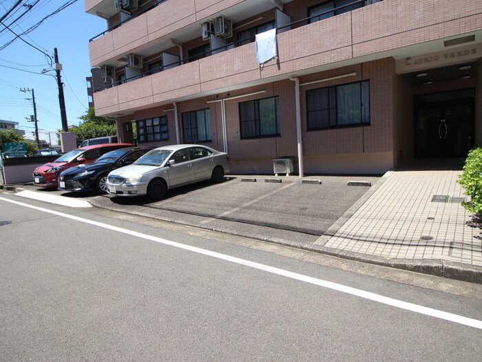 物件外観写真6　(駐車場)