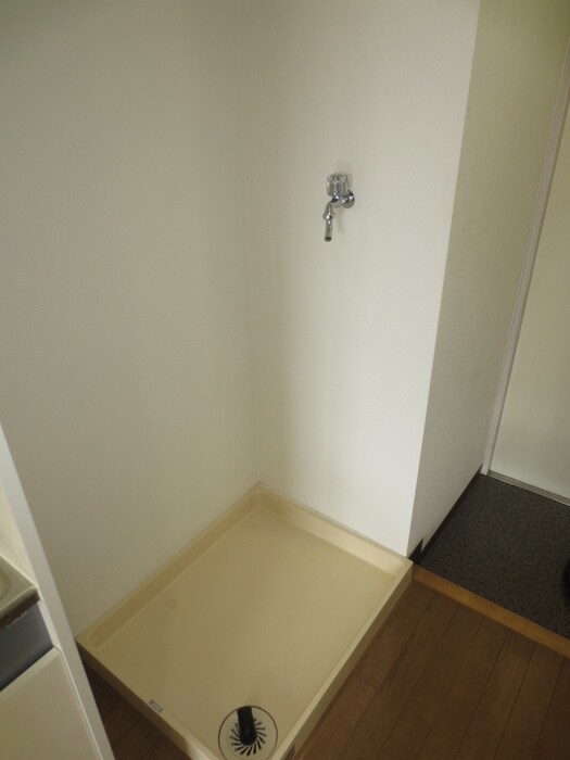 物件内観写真10　(洗濯機置場)