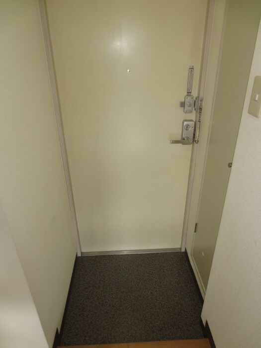 物件内観写真11　(玄関)