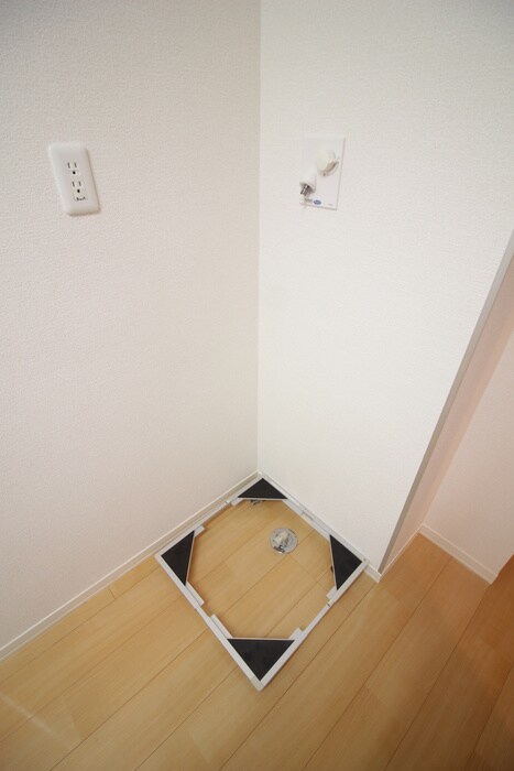 物件内観写真16　(洗濯機置場)