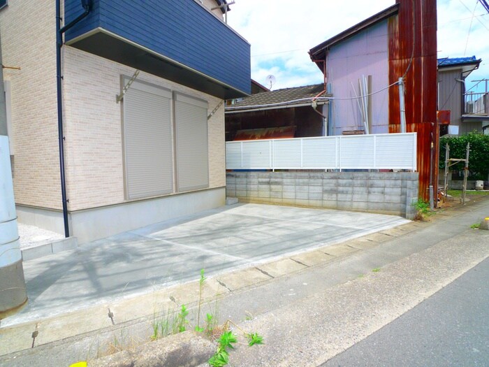 物件外観写真3　(駐車場)