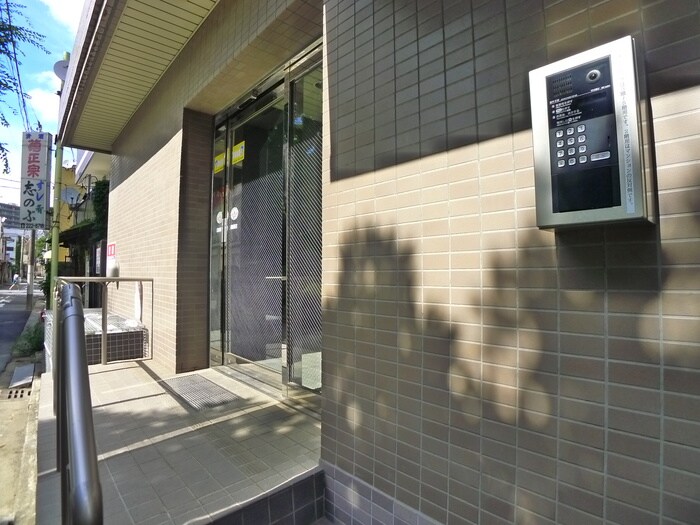 物件外観写真2　(エントランス部分)