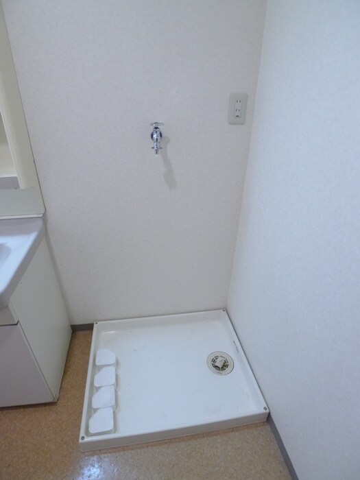 物件内観写真13　(洗濯機置場)