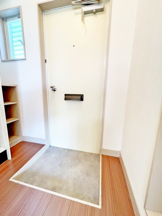 物件内観写真12　(玄関)