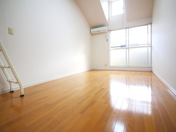 物件内観写真8　(室内からの展望)