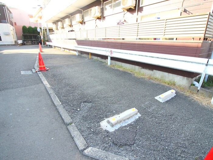 物件外観写真5　(駐車場)