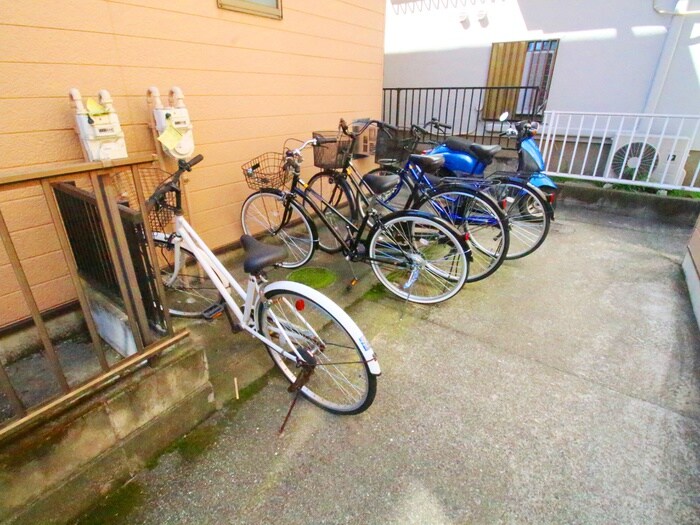 物件外観写真5　(駐輪場)