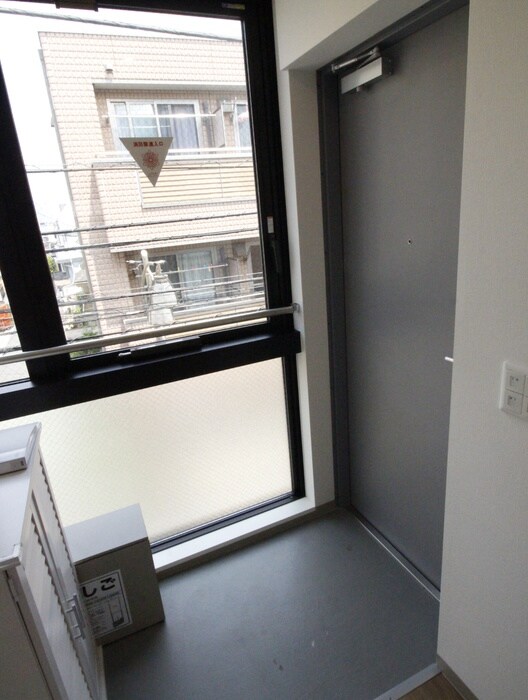 物件内観写真7　(玄関)