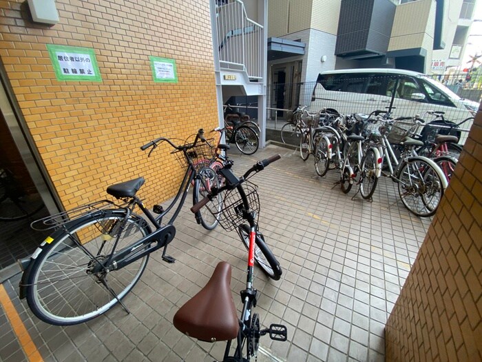 物件外観写真5　(駐輪場)