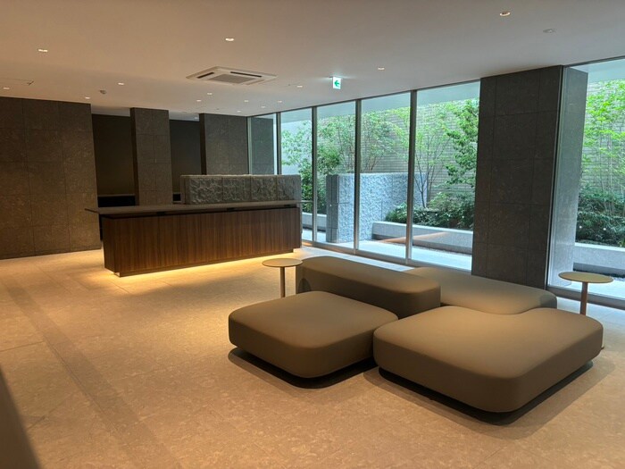 物件外観写真5　(エントランス部分)