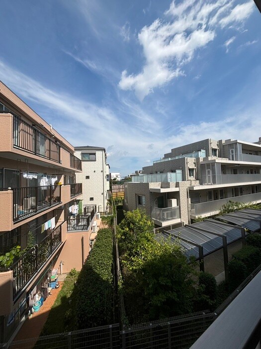 物件内観写真16　(室内からの展望)