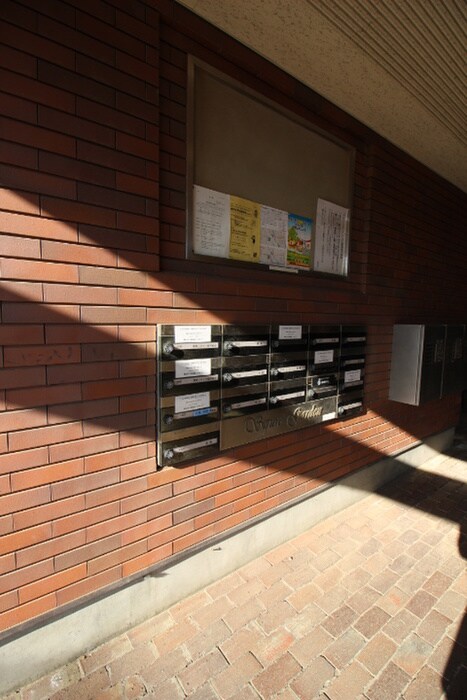 物件外観写真5　(エントランス部分)