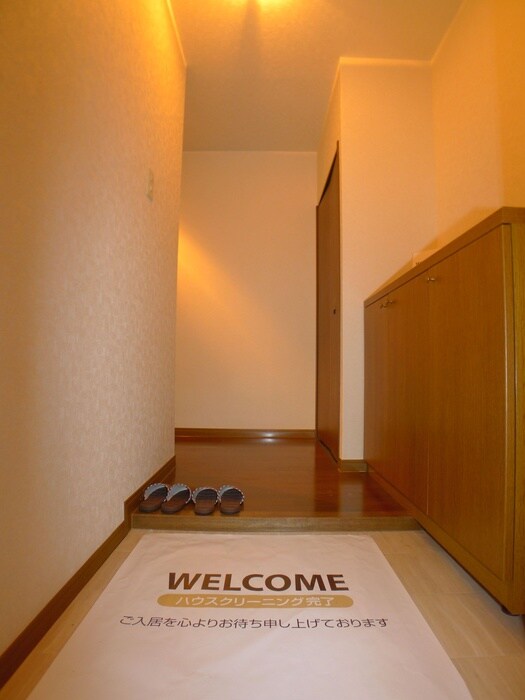 物件内観写真5　(玄関)