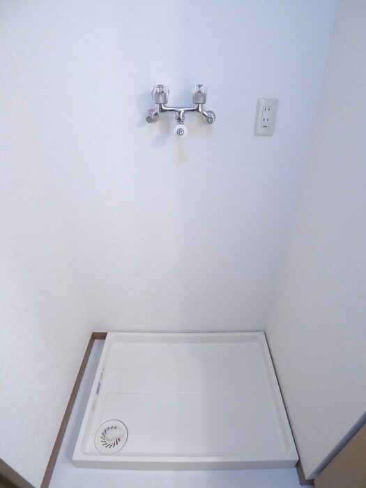 物件内観写真15　(洗濯機置場)