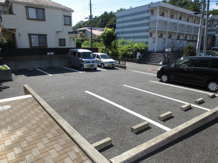 物件外観写真2　(駐車場)