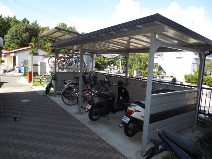 物件外観写真3　(駐輪場)