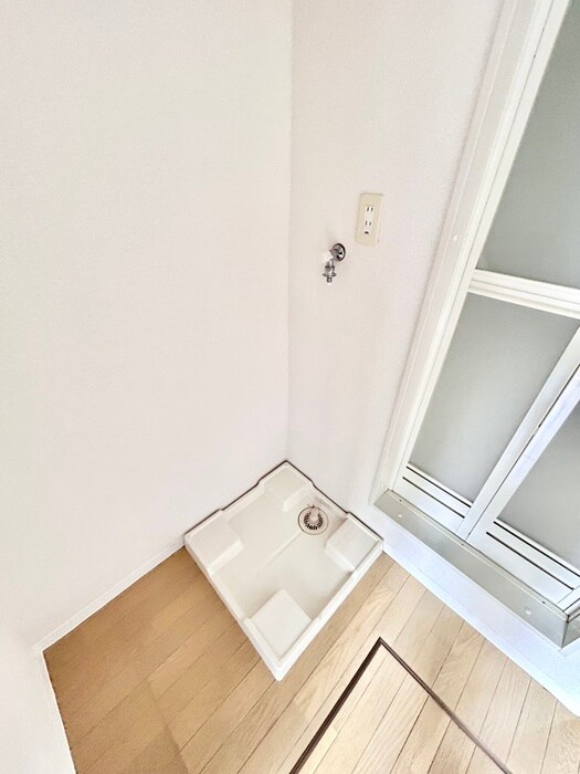 物件内観写真16　(洗濯機置場)