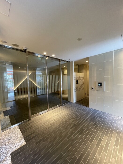 物件外観写真6　(エントランス部分)