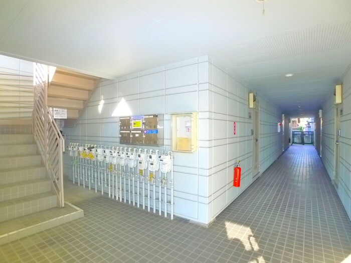 物件外観写真4　(エントランス部分)